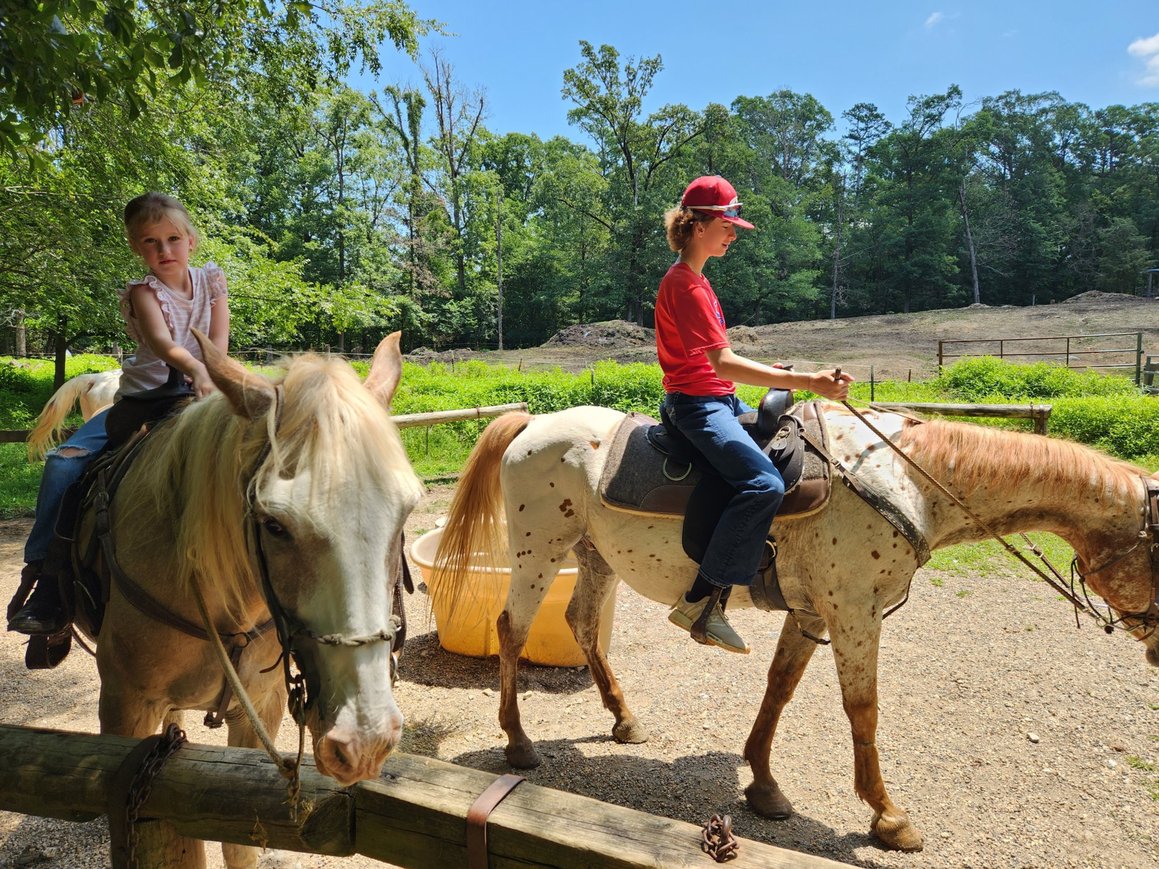horseback w/ the kids 🐴